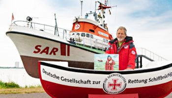 Seenotretter-Botschafter und Cartoonist Wolf-Ruediger Marunde auf dem ehemaligen Seenotrettungskreuzer ARWED EMMINGHAUS (DGzRS)
