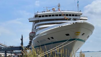 Die MS Artanian am Columbus Cruise Center Bremerhaven Foto: CCCB