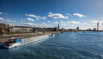 Die VIVA TIARA auf dem Rhein in Düsseldorf © VIVA Cruises