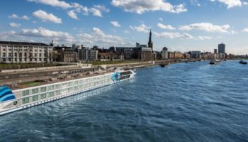 Die VIVA TIARA auf dem Rhein in Düsseldorf © VIVA Cruises