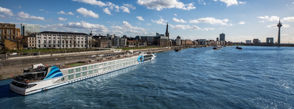 Die VIVA TIARA auf dem Rhein in Düsseldorf © VIVA Cruises